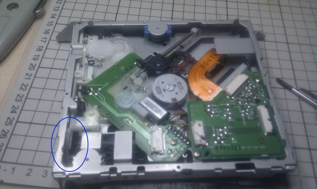 How I fixed my CD Player Saabscene Saab Forum Saab Technical